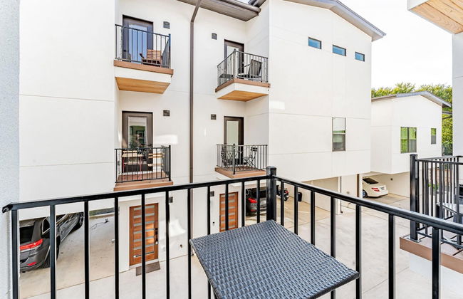 East Downtown 3BR Condo w Fast Wifi and Sleeps 8 - Foto 18