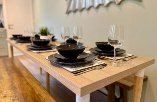 Stunning 4-Bedroom Home - 10 mins to Sandbanks Beach - Photo 15