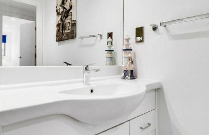 Spacious 2-Bedroom Apartment near Canary Wharf - London Ideal for Business, Leisure & Long Stays - Foto 16