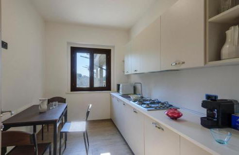 2 Bedroom Cozy Apartment In Moscufo - Foto 4