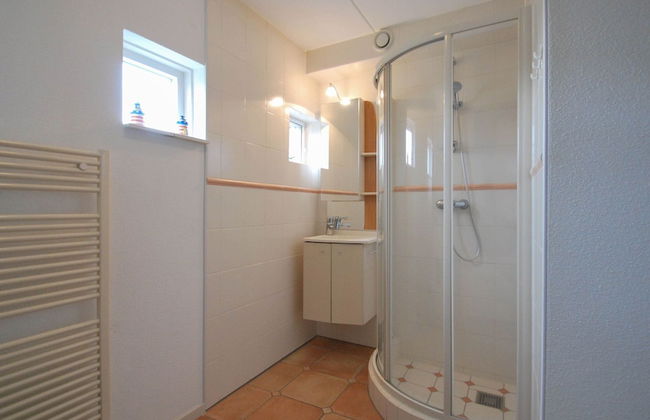 Villa With Terrace on the Water in Friesland - Foto 13