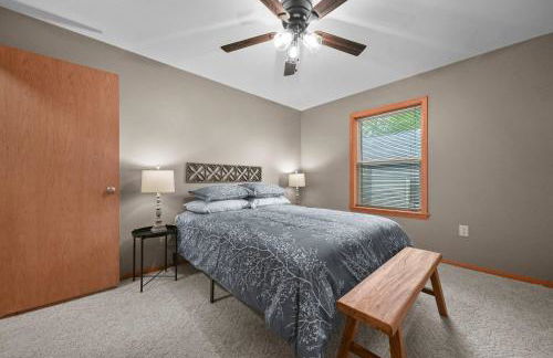 Sauna, Game Room, and Beach Front on Houghton Lake - Foto 48