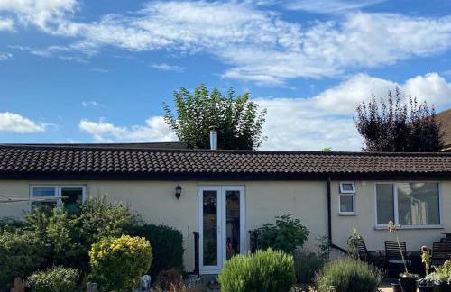 One Bedroom Bungalow No1 - Secure Gated Parking - Foto 25