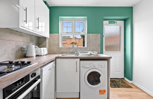 Spacious 6-bedroom house - 3 parking spaces - Superfast Wi-Fi - Close to M5 - Long-stay rates! - Foto 21