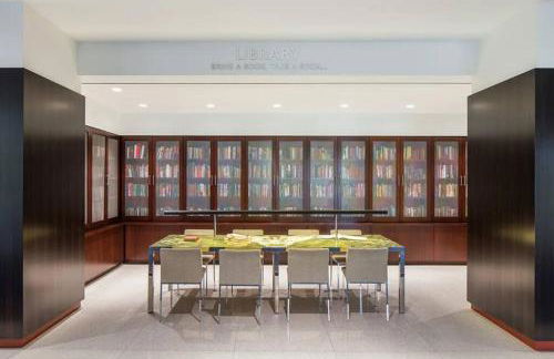 Fantastic 2 BR Apt + Den @Crystal City With Gym - Foto 7