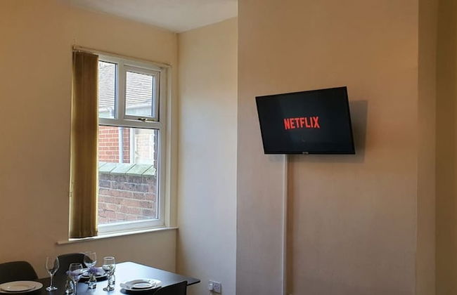 Spacious House in Stoke - Photo 29