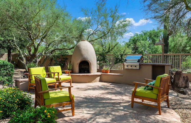 Restorative Oasis Ranch w Pool Spa - Photo 32