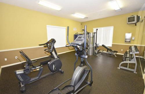 Lovely Lakeside 4-Bed Pool Home at Villa Sol-3125 - Foto 47