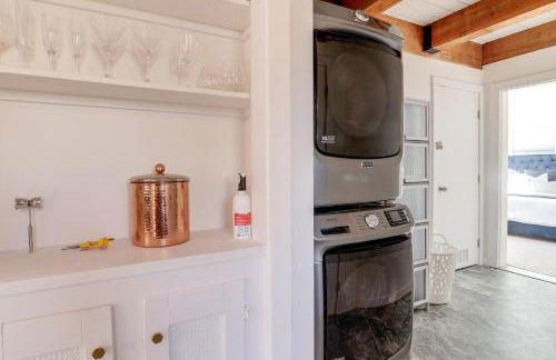 Pool and Screened Deck! Home 2 Mi to Mashpee Commons - Foto 12