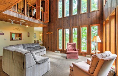 Waupaca Lakefront Home with Pool Table and Dock! - Foto 5