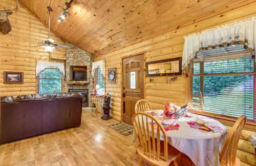 Backyard and Porch Rural Cosby Log Cabin! - Foto 9