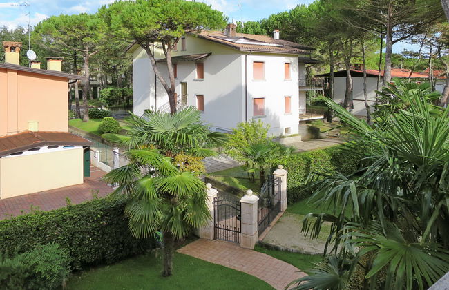 2 bedroom Apartment in Lignano Sabbiadoro with swimming pool and garden - Photo 20