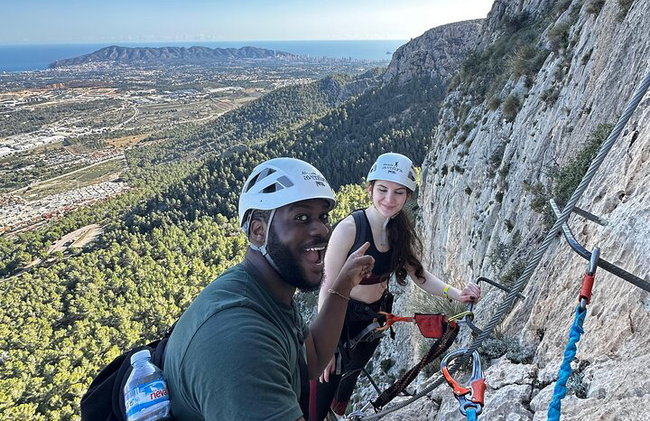 Experiencia de Escalada de Medio Día en Vía Ferrata del Ponoig - Foto 8
