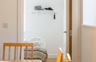Stylish 2-Bedroom Stay with All Comforts of Home # 2 - Foto 9