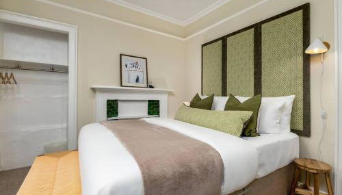 3-Bed Georgian Townhouse Next to Wellbeing Clinic - Photo 3