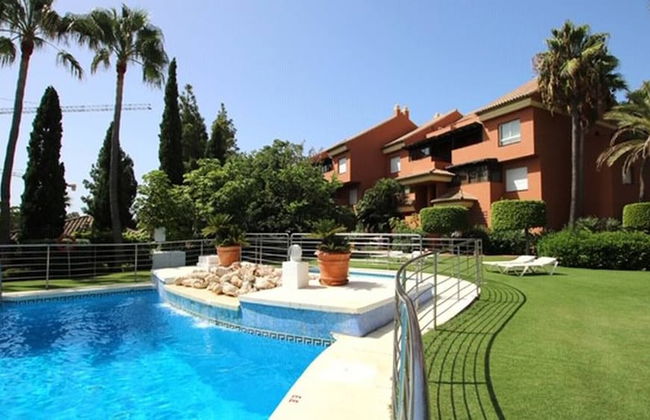 Magnificent Duplex Penthouse in Puerto Banus - Photo 20