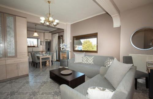 Sunrise Suite Olympiada - Luxury Beachfront Escape - Photo 1