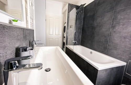 Moderne 3 Schlafzimmer Wohnung mit modernem Bad, Küche, Waschmaschine und Trockner - Foto 14