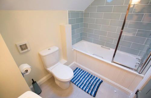 Pet friendly Cotswold Cottage with hot tub and swimming pools - Foto 10