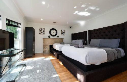 Elegance Escape Sleeps 10 Pool with Jacuzzi - Foto 13