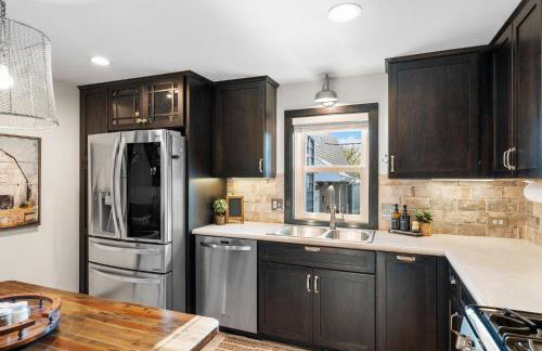 Luxurious 1875 centrally located Canton Akron home, expansive primary & sunset view - Foto 6