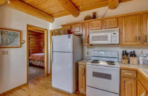 Deck and Pond Views! 2-Acre, Woodsy Rocky Mtn Haven - Foto 11