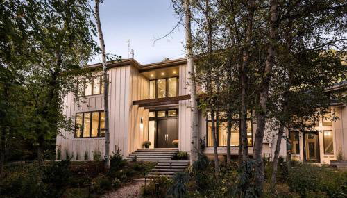 25-Bed, Amenity-Rich Estate in a Private Forest - Foto 3