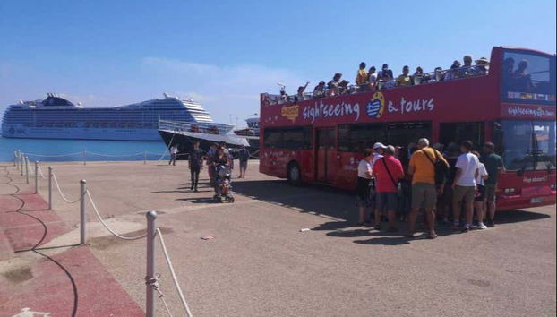 Pronti per salire a bordo dell'autobus