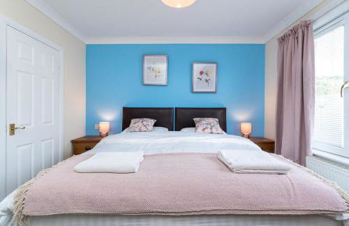 NEW Four Bedroom House - all rooms ensuite - Photo 1