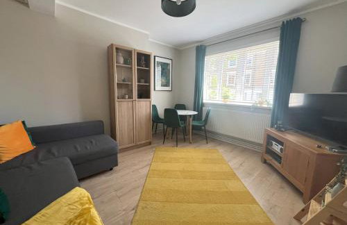 Spacious & Modern Family Gem - Foto 15