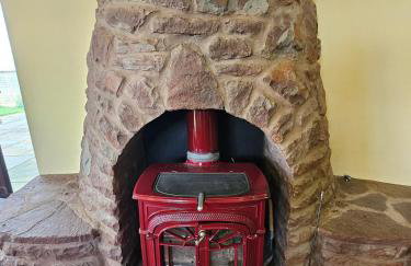 Dog-Friendly Country Home, Woodburner, Private Fields & Hot Tub! - Photo 41