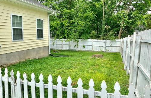 *Come home - 1 mile from Duke & Downtown Durham - Photo 9