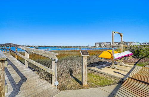 Waterfront Gem with Balcony in Garden City - Foto 24