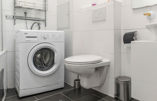 Shared 2BR Residence by Millennium Tower - Photo 27