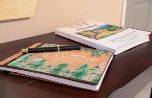 Fly Away Home with Aurora Views - Foto 32