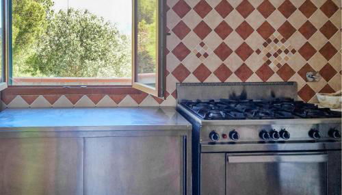 Gorgeous Apartment In Camporosso - Photo 5