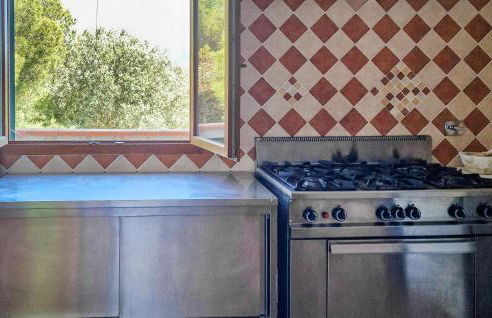 Gorgeous Apartment In Camporosso - Photo 5