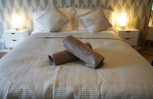 Lux 5 Bed sleeps 11, 10 mins from Wembley Stadium, Jacuzzi and Steam Shower - Photo 20