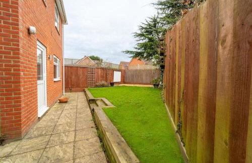 Modern 4-Bedroom Home, Ideal for Relocation, Ideal for Leisure Stays, Guests 8, Free WiFi - Foto 24