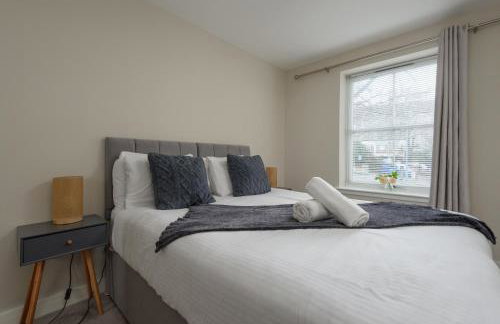 Modern Central 2 Bed Apartment with Parking - Foto 13