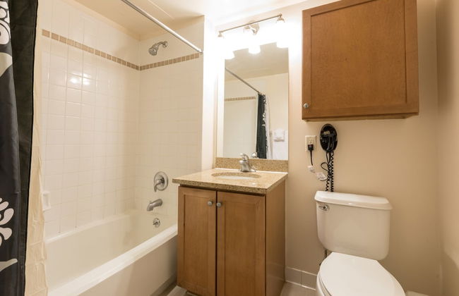 Bluebird Suites near Newport Center - Foto 28