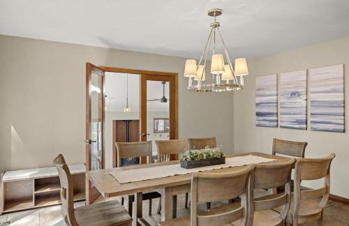 2 Living Rooms Fires Quick Drive Downtown - Foto 17