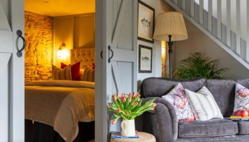 Riverside Retreat - Photo 2