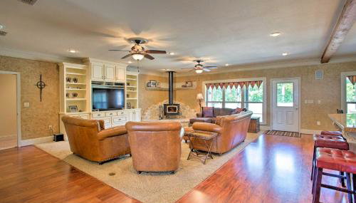 Spacious Stallion Lake Ranch Home with Patio - Foto 4
