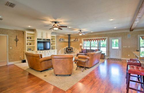 Spacious Stallion Lake Ranch Home with Patio - Foto 4