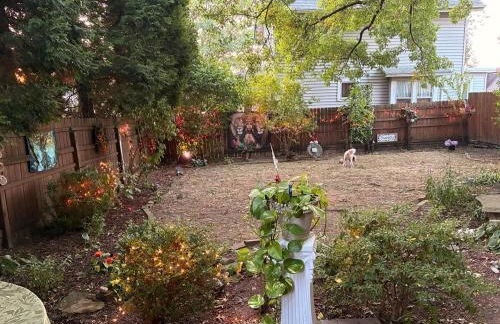 Tree House 6 bedrooms, 2 blocks from everything - Foto 30