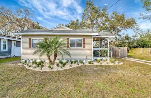 Family & Pet Friendly Getaway with Porch Fire Pit & Yard - Foto 11