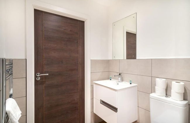 Snug 1BR Apt 4KTV Free Parking - Foto 15