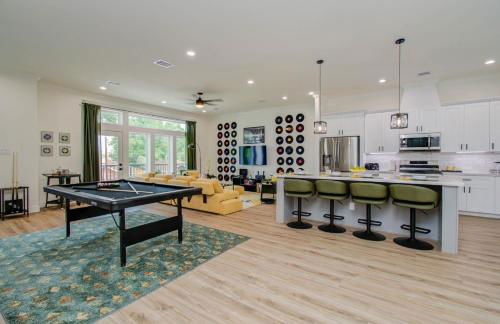 3bd-Rooftop Movie Theater-BBQ-Retro Music Theme-Downtown 8mins - Photo 14