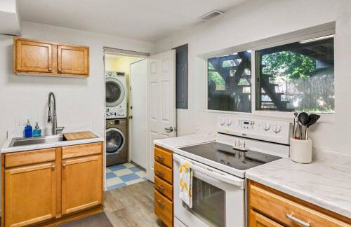 Hot Tub and Spacious Backyard Close to Lake! - Foto 11